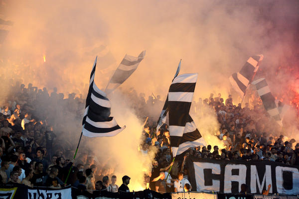 GDE GOD TI DA IGRAŠ... Grobari cele Lučane OBOJILI U CRNO! Metodu već dobro znate! (VIDEO)