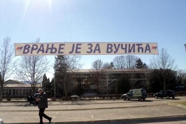 VANREDNO STANJE U VRANJU! Svi čekaju Vučića, i robijaši na ulicama! (FOTO)