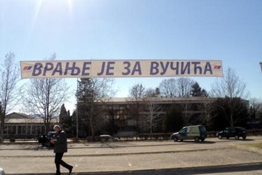 VANREDNO STANJE U VRANJU! Svi čekaju Vučića, i robijaši na ulicama! (FOTO)