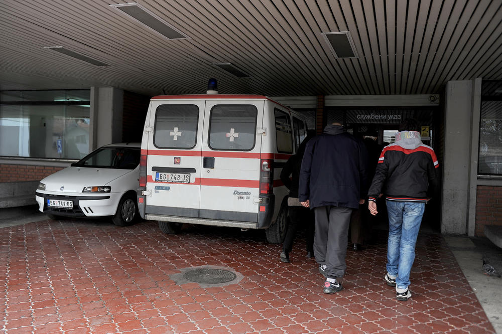 OD OVE SCENE IZ BG DOMA ZDRAVLJA PADA MRAK NA OČI! Čovek je imao moždani udar, a OSOBLJE odgovor koji šokira!