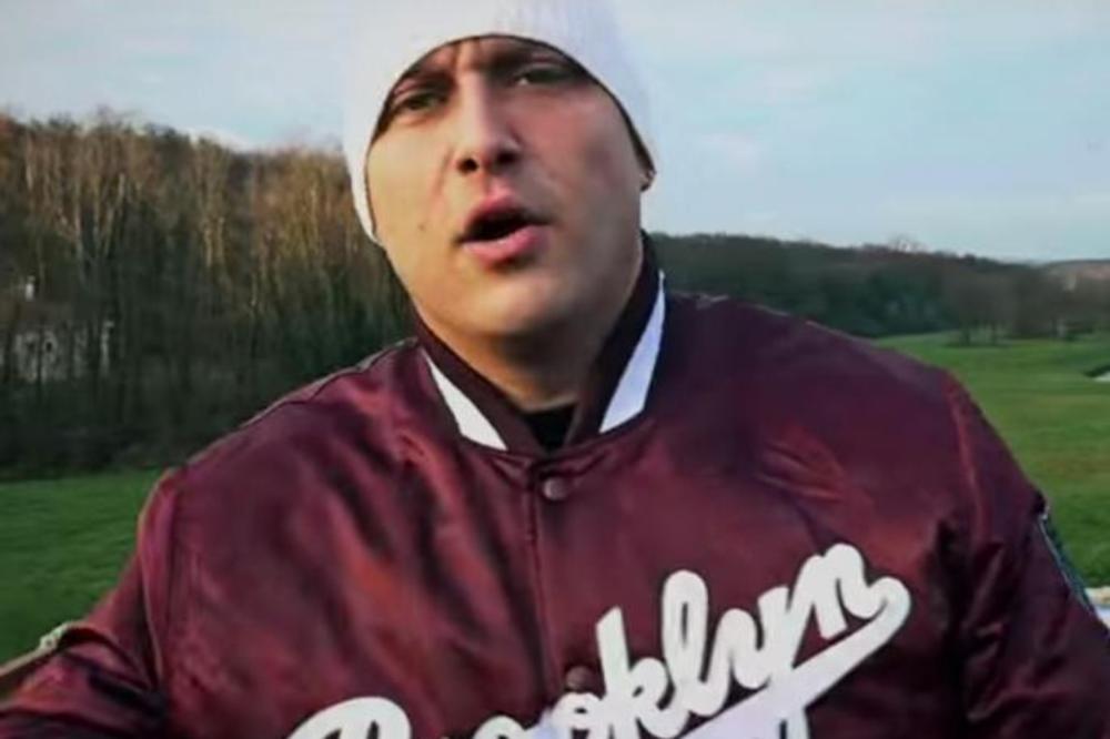 SEĆATE SE REPERA STOKE? Posle lečenja od kokaina, batalio muziku i bavi se ovim poslom! (VIDEO)