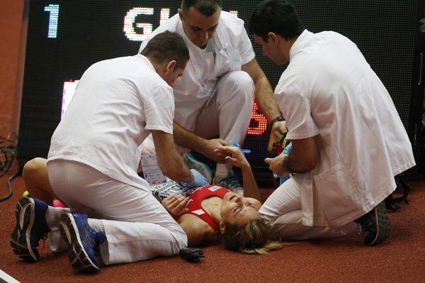 STRAVIČAN PAD U ARENI: Besramna Francuskinja poslala bivši ženu češkog tenisera na VMA! (VIDEO)