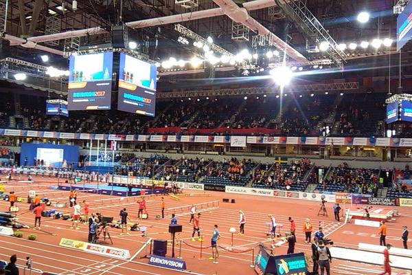 Dok su svi gledali atletiku, mi nismo mogli da sklonimo pogled sa ove švedske boginje! (FOTO)