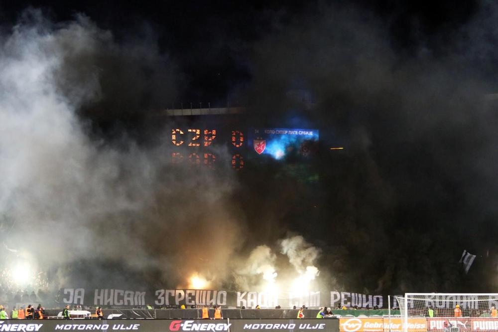 DRAŽINE UBICE: Nikad brutalnije Grobari nisu isprozivali Delije i Zvezdu nego transparentima na ovom derbiju! (FOTO)