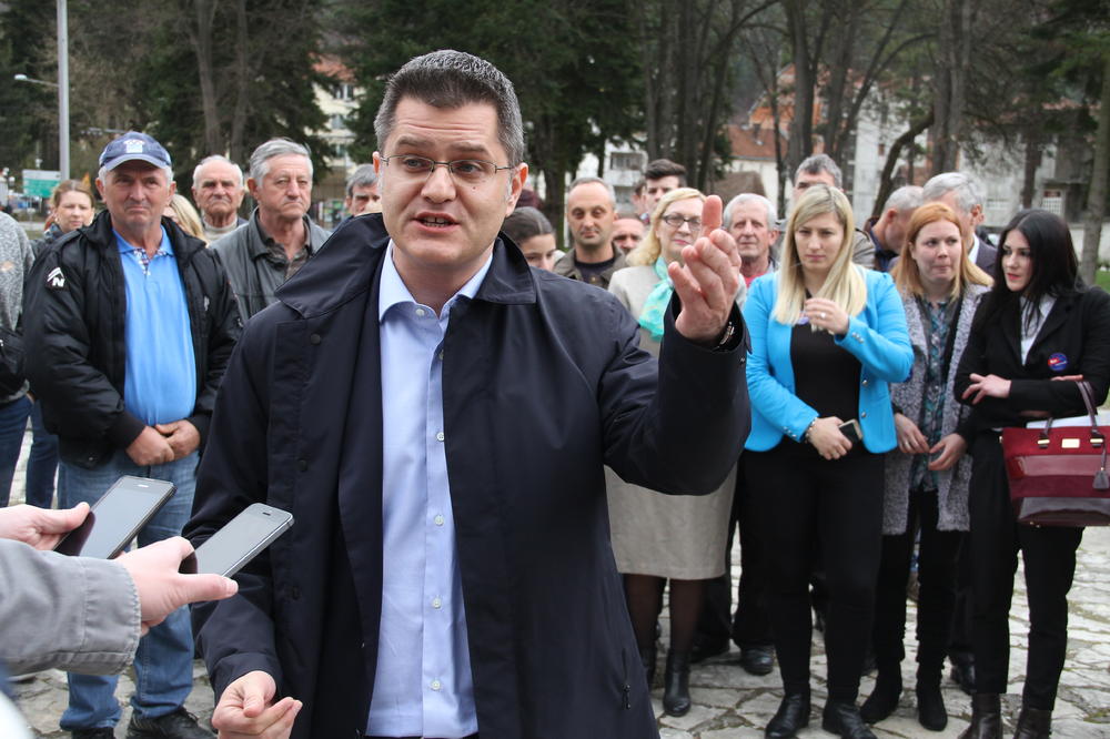 JEREMIĆ TVRDI: Direktorka nas nije pustila u Dom kulture, građani maltretirani!