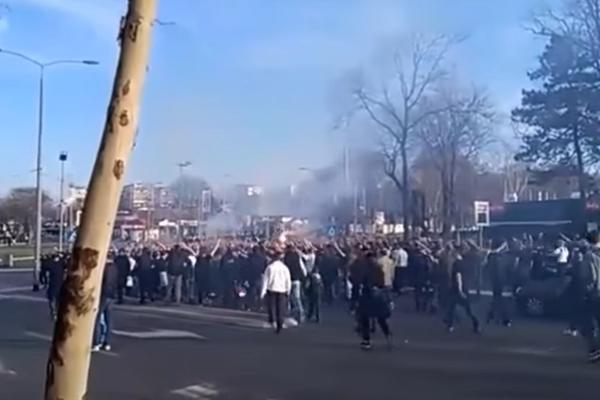 BIO SAM S GROBARIMA U KORTEU: Toliko su FENOMENALNO navijali, da su potpuno sludeli dva Poljaka! (FOTO) (VIDEO)