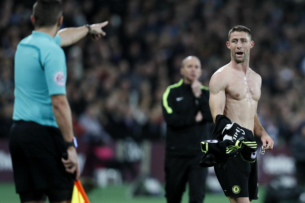 PUČE KAO SA BUVLJAKA: Nismo očekivali da u Čelsiju štede na materijalu za dresove! (FOTO) (VIDEO)