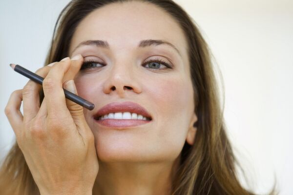 3 problema koje razumeju samo devojke koje ne umeju da nanesu ajlajner! (FOTO) (GIF)