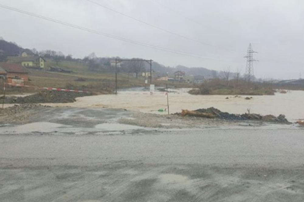 STRAVIČNO NEVREME STIGLO DO HRVATSKE I BOSNE! Poplavljene kuće i putevi, građani se mole da ostanu u KUĆAMA