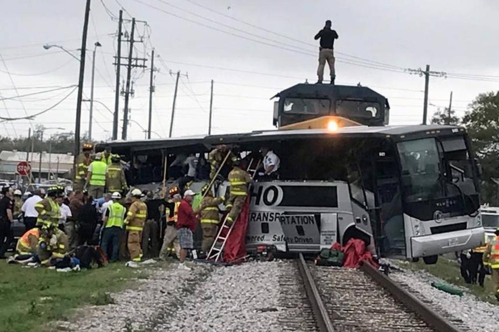 KATASTROFALNA NESREĆA U NEPALU: Sleteo autobus, poginule 22 osobe!