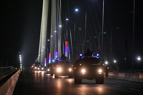 VOJSKA SRBIJE PROTUTNJALA MOSTOM NA ADI: Ako vidite ove jedinice - NE PANIČITE! (VIDEO)