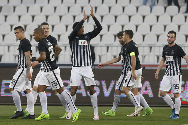 I iz daleke Kine stižu čestitke fudbalerima Partizana! (FOTO)