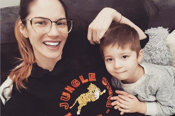 PRESLATKOĆA NA KUB: Pogledajte kako je Amidžićev sin iznenadio mamu za Osmi mart! (FOTO)