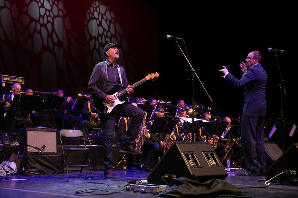 Vlatko Stefanovski sa vojnim orkestrom u Sava centru!