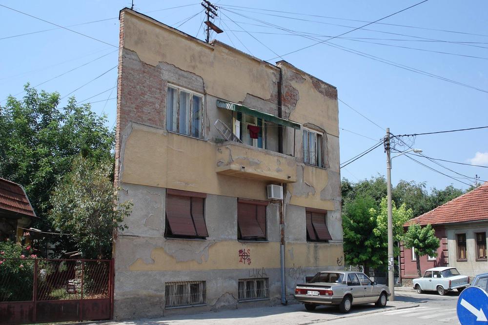 Da li je ovo zid ili kuća? PRIZOR IZ NIŠA PRAVA MISTERIJA (FOTO)