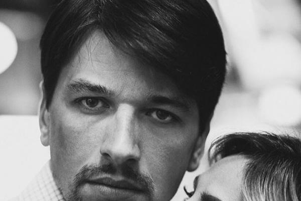 NOVA LJUBAV NA SRPSKOJ ESTRADI! Preboleo je mladu pevačicu, pa se okrenuo njenoj koleginici!