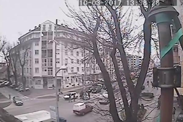 Pokosio 2 devojčice na PEŠAČKOM PRELAZU: Jezivi snimak u Novom Sadu šokirao je Srbiju! (VIDEO)