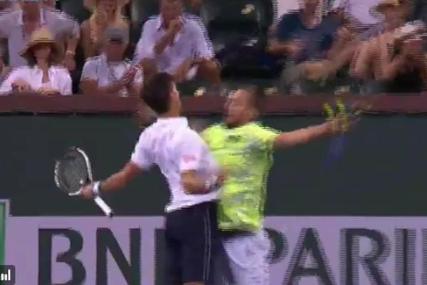 Đoković i Troicki sa ivice poraza do pobede: Borili se i pravili šou na terenu, Novak usred gema zasvirao saksofon! (VIDEO)