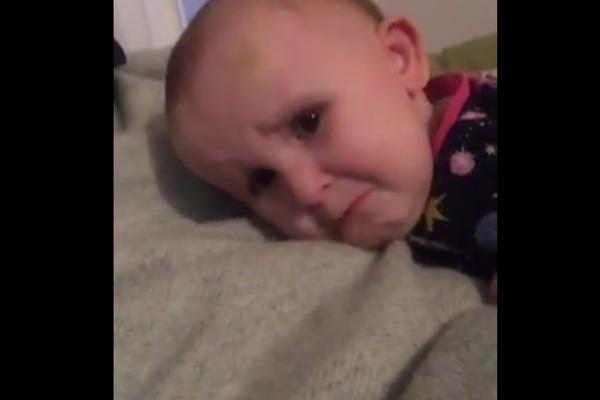 NEĆU DA SE KUPAM, NEĆU, NEĆU! Neodoljivi klinac osvojio ceo svet (VIDEO)