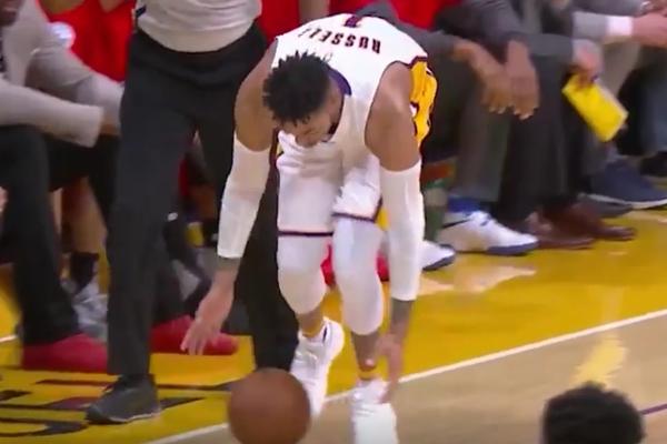 NAJVEĆI GAF SEZONE! Igraču Lejkersa se ne smeje samo hala, smeje mu se CEO SVET! (VIDEO)