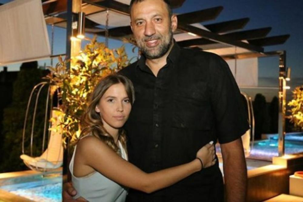 USVOJENA ĆERKA VLADA DIVCA PROGOVORILA O PREDRASUDAMA: Susretala se sa RAZNIM komentarima, REŠILA DA NE ĆUTI