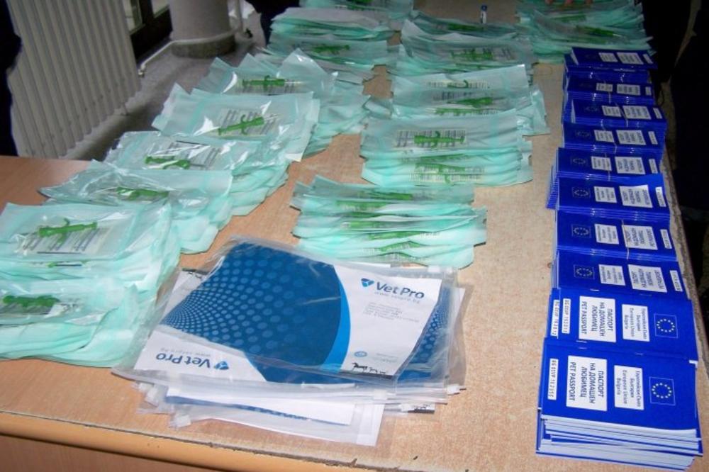 UNOSAN BIZNIS! 200 pasoša i čipova za ljubimce krili ispod točka! (FOTO)