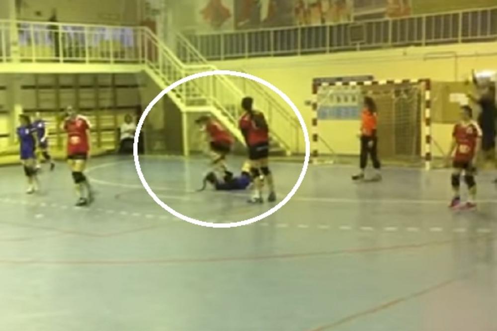 ODVRATNO! GROZOTA! Pomahnitala 15-godišnjakinja umalo slomila glavu ruskoj rukometašici! (VIDEO)