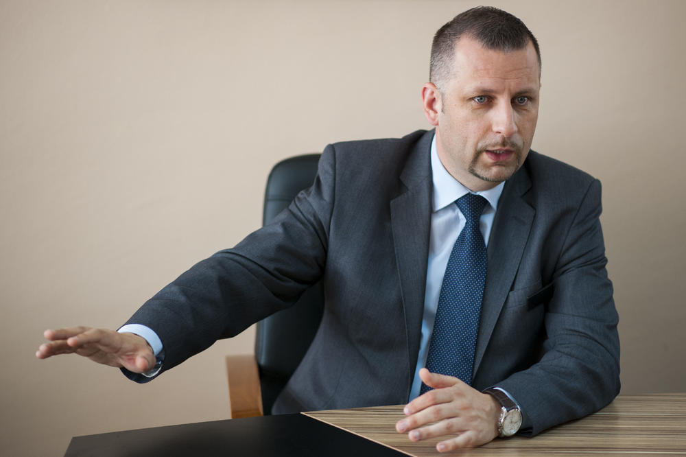 PODIGNUTA OPTUŽNICA PROTIV SRPSKOG MINISTRA NA KOSOVU: Terete ga za zloupotrebu službenog vozila!