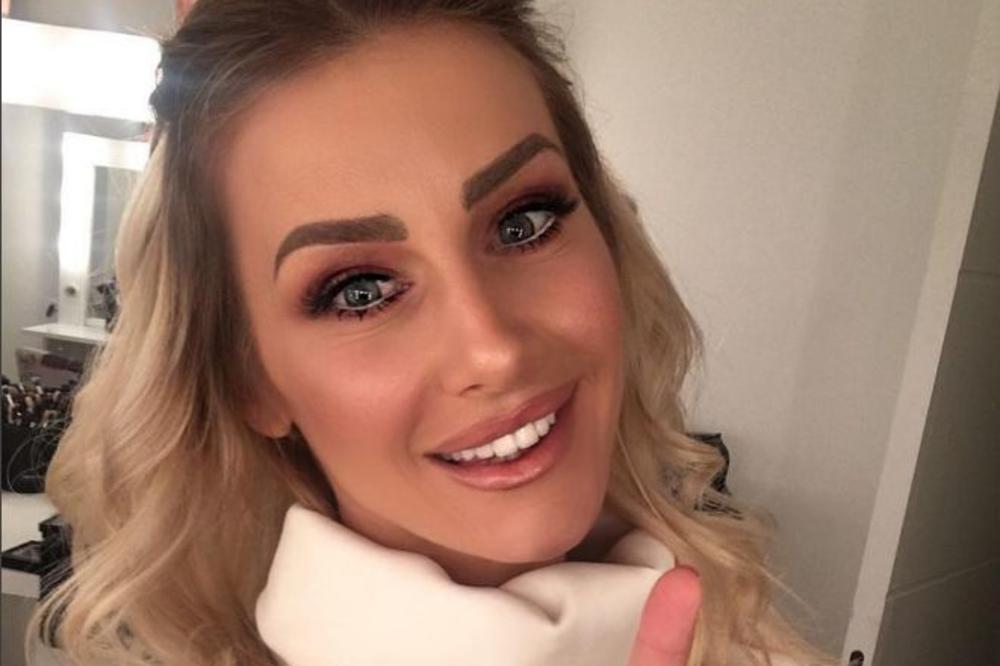 TESNA KOŽA I KRSTOVI: Milica Dabović izašla u provod i to u SADO MAZO fazonu! (FOTO)