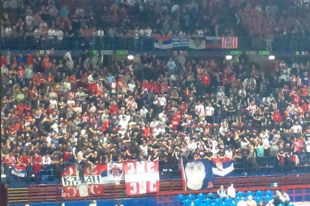 Zamislite kako se osećaju igrači Zvezde... Navijači crveno-belih ozbiljno razočarali pred meč sa Uniksom! (FOTO)