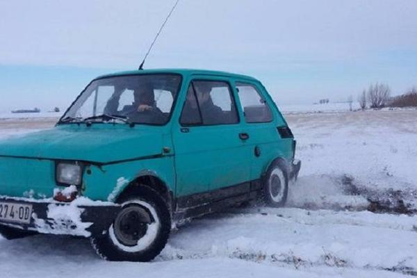 MILOJKO IMA GARAŽU ZA SVAKU SVOJU PEGLICU: Jednu pali SAMO ZA PRAZNIKE, pale i po SNEGU I MINUSU (FOTO)