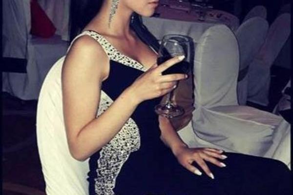 IZGUBILA JE SESTRU U KRVAVOM PIRU: Ovo je MIA, sestra Ksenije Pajčin i liče kao da su bliznakinje! (FOTO)