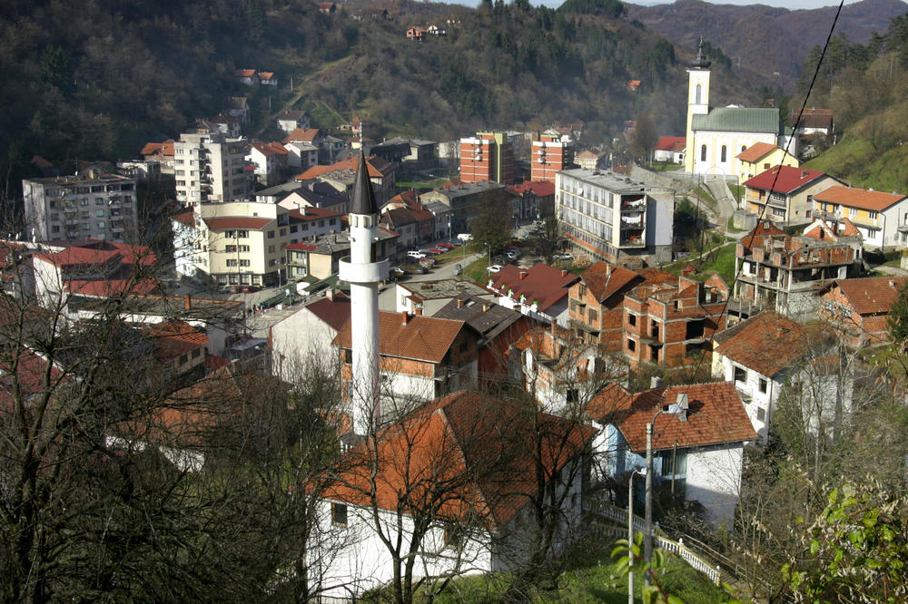 HRVAT (22) OŠTETIO SPOMENIK SREBRENIČKIM ŽRTVAMA!