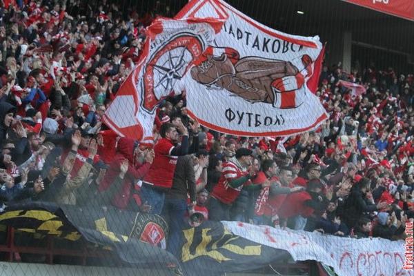 KOGA NAVIJAČI SPARTAKA BODRE U LETONIJI? Fratrija stigla u Rigu, ali kome su se to Rusi priklonili?! (FOTO)