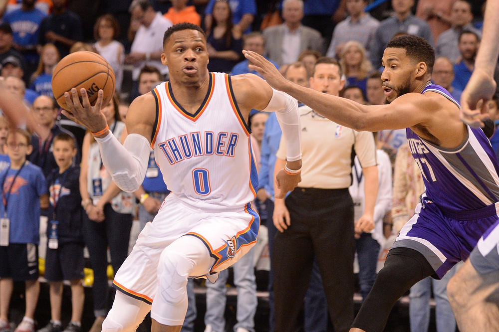 Vestbruk počeo sa odbrojavanjem, navijači u LA bacali hejt zbog odluke trenera Klivlenda i to s punim pravom! (VIDEO)