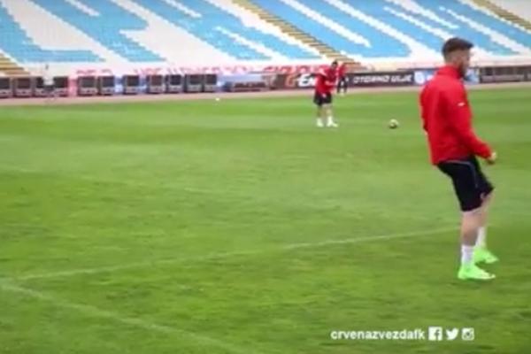 Navijači su najmanje očekivali da će ON stati na gol i skidati šuteve jednom od najpreciznijih igrača Zvezde! (VIDEO)