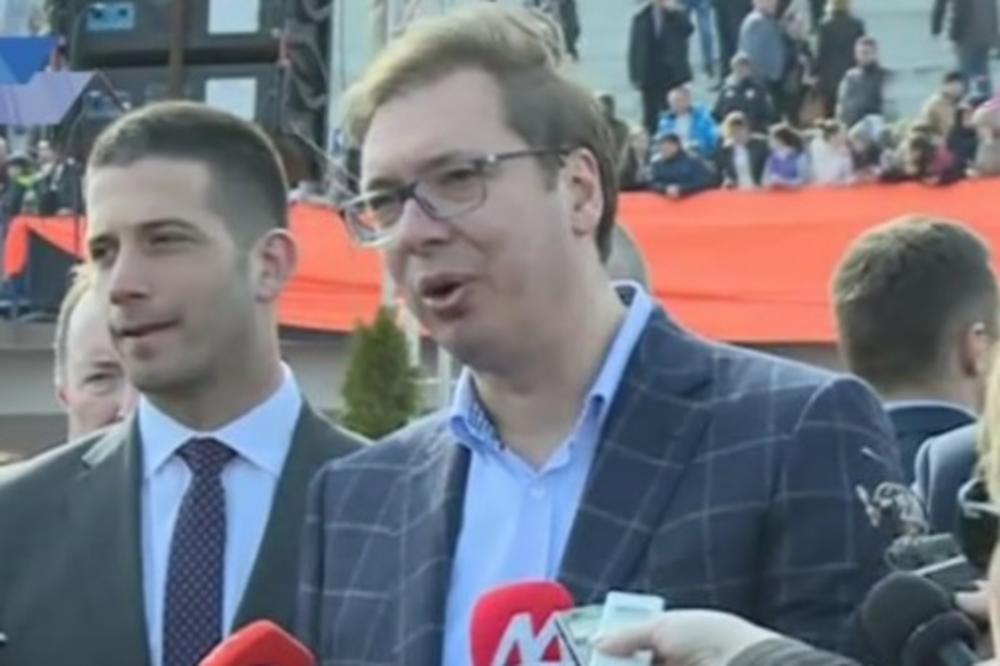 Vučić u Novom Pazaru opleo po Jeremiću i Jankoviću! (FOTO)