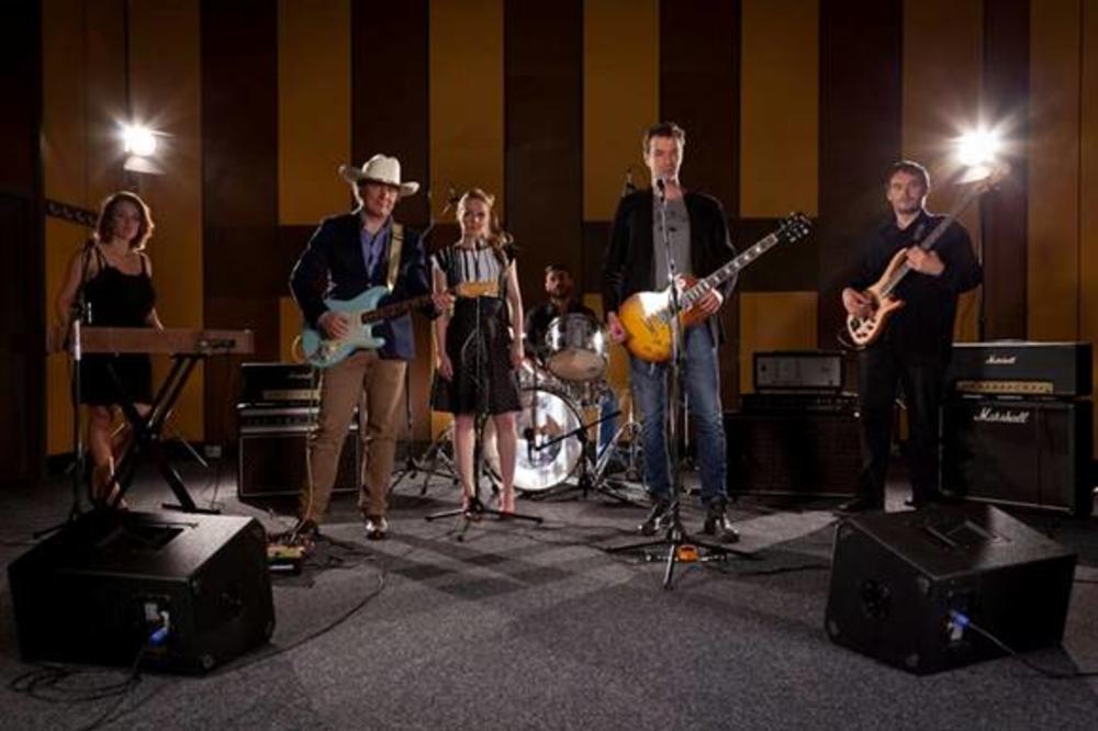 Sada je stvarno stiglo PROLEĆE: Mare & The Sonic Fins ugrejali SRBIJU (VIDEO)