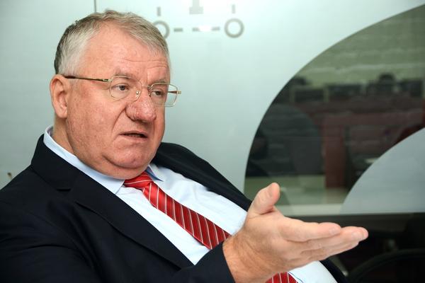ŠEŠELJ: Pozvao bih Ruse da naprave baze u Srbiji!