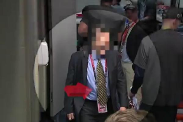 Lagani momak! Lopov koji je ukrao Brejdijev dres je dolijao, a evo i snimka krađe! (VIDEO)