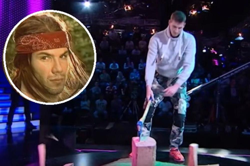 DOŠAO SA SEKIROM U EMISIJU! Drvoseča iz CECINOG spota pokazao svoju snagu na delu! (VIDEO)
