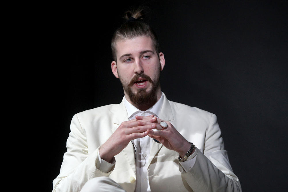 POŠTO LAŽU DA SAM NEOZBILJAN, EVO VAM MOJ PROGRAM: Beli se obratio ljudima, a ono što je pokazao ostaviće vas bez teksta (VIDEO)