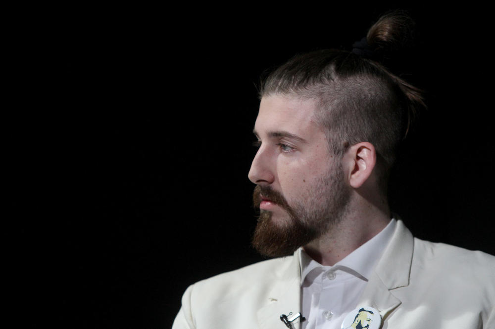 GLEDAJTE SVOJA POSLA, ZA TO PRIMATE PARE! Beli oštro odgovorio NAPREDNJACIMA!