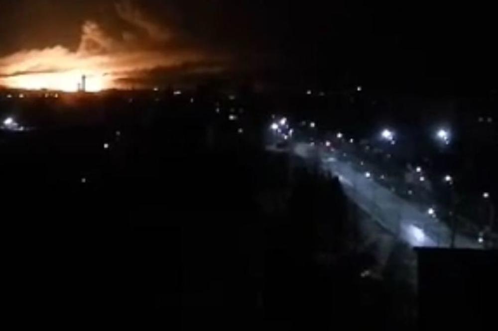 KATASTROFA U UKRAJINI, EVAKUISAN CEO GRAD: Džinovska eksplozija nalik nuklearnoj osvetlila nebo! (VIDEO)
