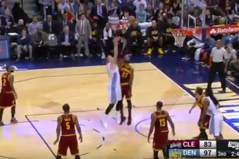 Jokića su pitali o potezu protiv Lebrona o kome svi pričaju, a njegov odgovor pokazuje kakva je igračina! (VIDEO)