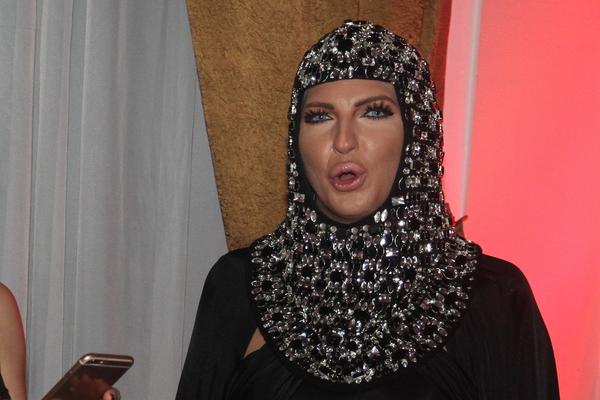 POD HITNO NA LOMAČU! Ovo je 5 stvari iz Karleušinog ormana koje bi definitivno trebalo ZAPALITI! (FOTO)