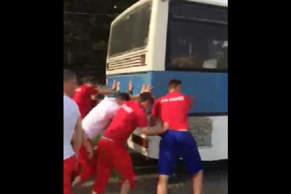 Samo u Srbiji! Prvoligaš ni kriv ni dužan preti da postane SVETSKI MEGA HIT! (VIDEO)