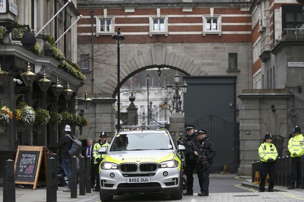 10 PUTA je ubo policajca u leđa pa se krenuo ka nama! Bokser svedok UŽASA U LONDONU!