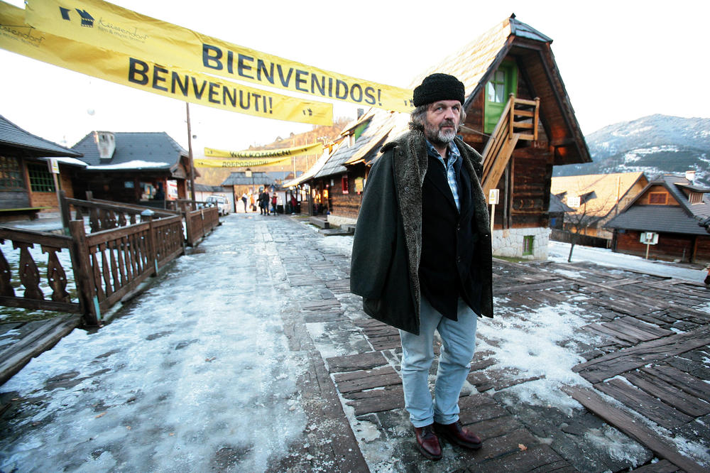 "KAKVO PRAVO IMA ON, SPUŠTA SE DO NISKIH ČINOVA": Kusturici zbog govora UKRAJINA PRETI SUĐENJEM!