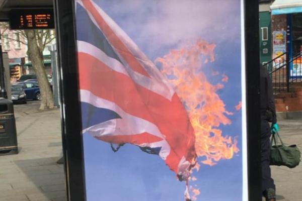 NEŠTO SE ČUDNO ZBIVA Gori britanska zastava! Dan nakon krvavog pira u Londonu pojavili se sumnjivi posteri (FOTO)